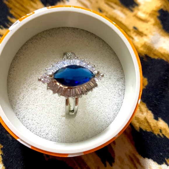 Ladies ring - Picture 2 of 2